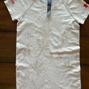 Lululemon swiftly tech team Canada limited edition